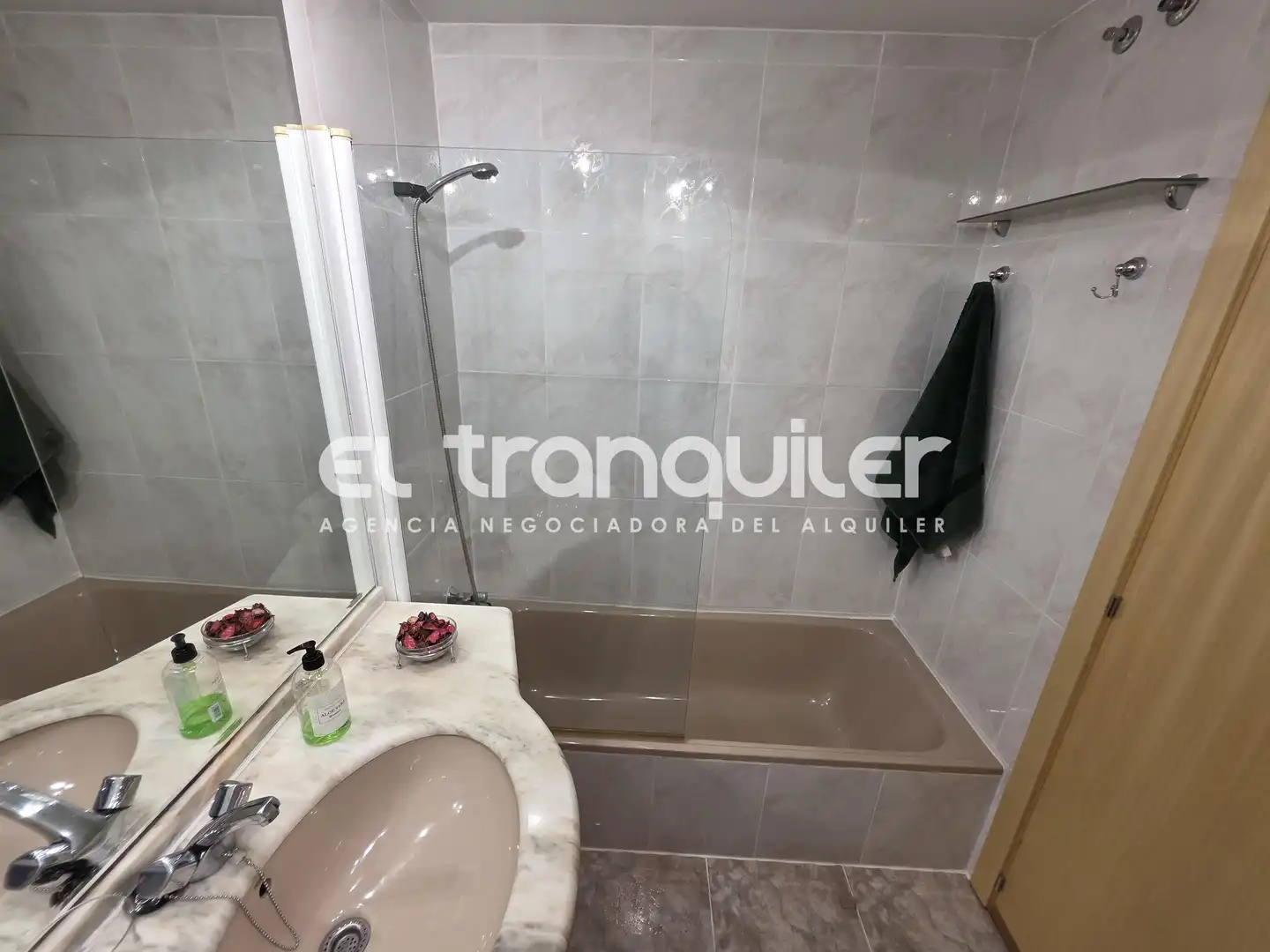 Habitación de Piso de alquiler en Madrid con Aire acondicionado, Parquet y Amueblado