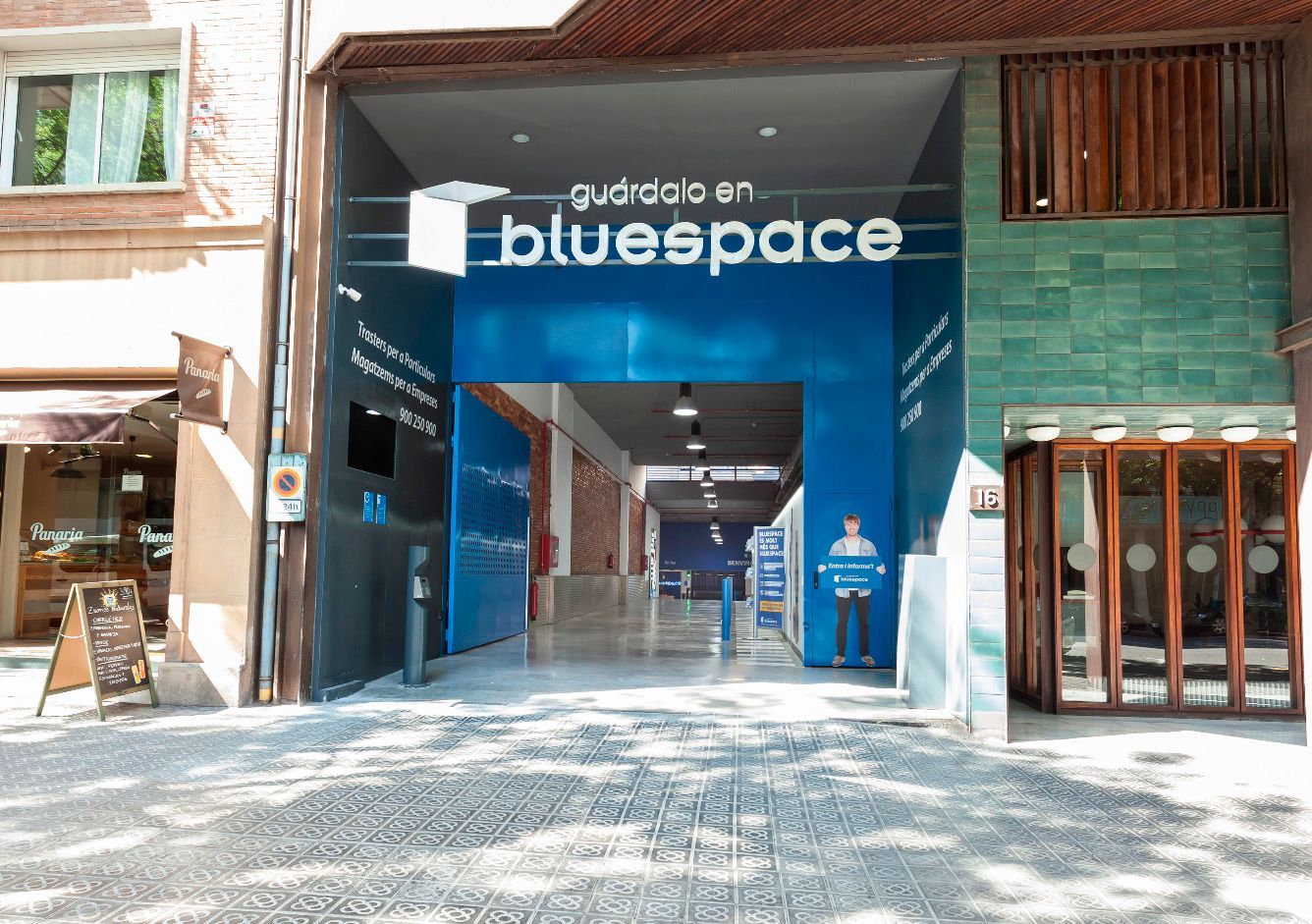 Box room to rent in  Barcelona Capital  with Alarm
