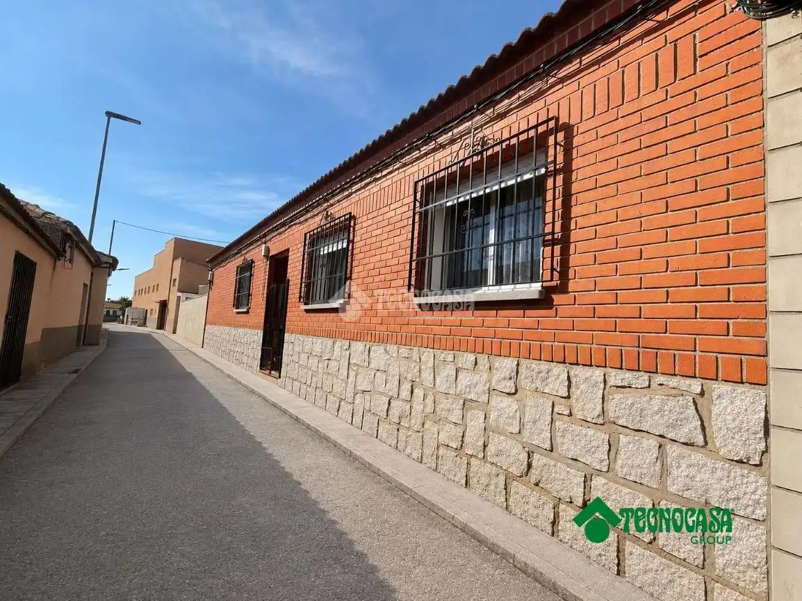 Casa adosada en venta en Santo Domingo-Caudilla