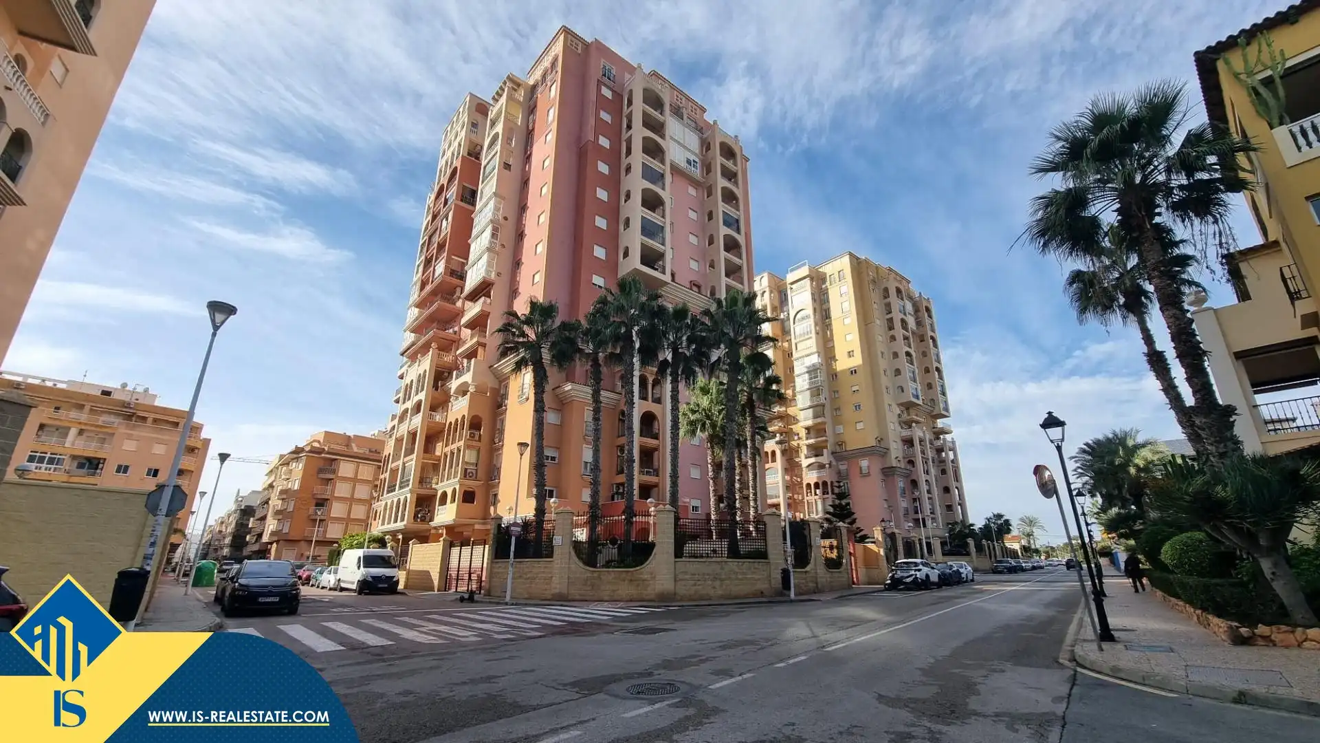 Flat with pool for sale in Playa de los Locos