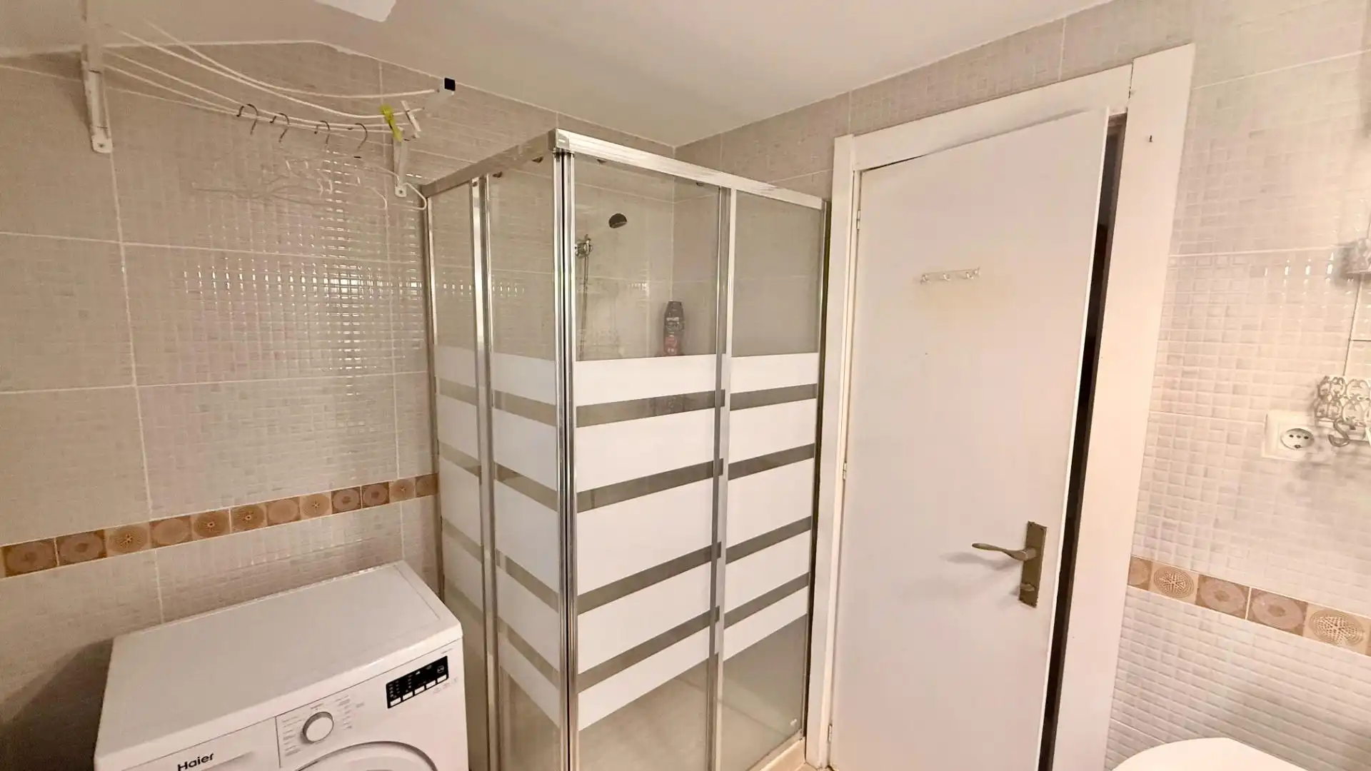 Badezimmer von Wohnung zum Verkauf in Torremolinos mit Klimaanlage, Heizung und Privatgarten