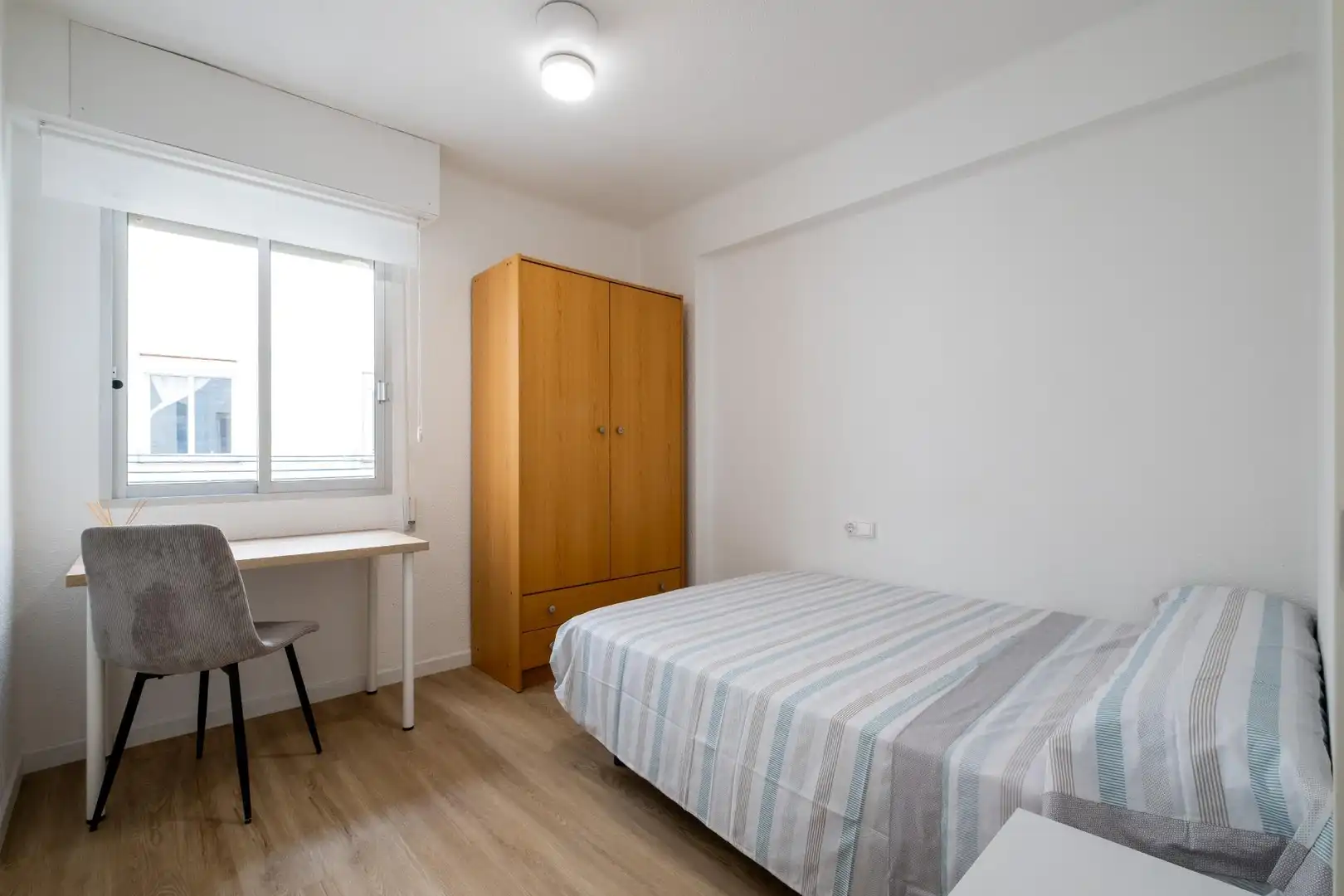Habitación de Apartamento de alquiler en Moncada con Amueblado