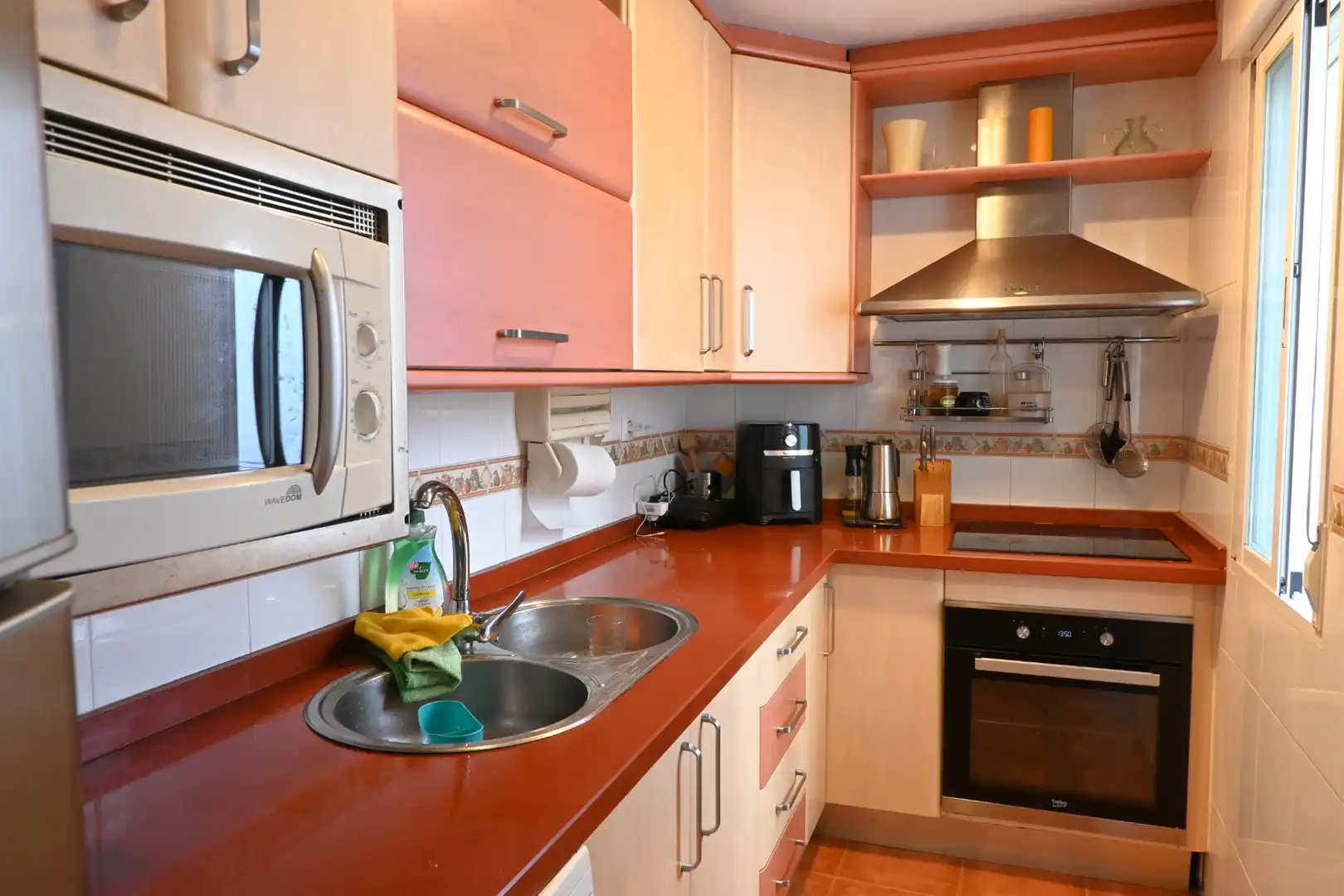 Küche von Wohnung zum Verkauf in Las Gabias mit Klimaanlage, Abstellraum und Möbliert
