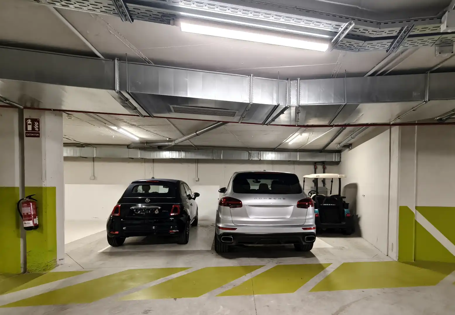 Parkplatz von Wohnung zum Verkauf in Sotogrande mit Klimaanlage, Heizung und Terrasse