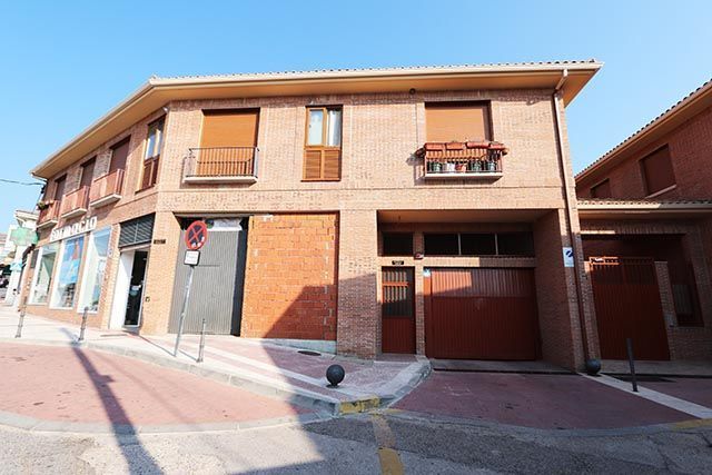 Vista exterior de Pis en venda en Navalagamella amb Calefacció i Traster