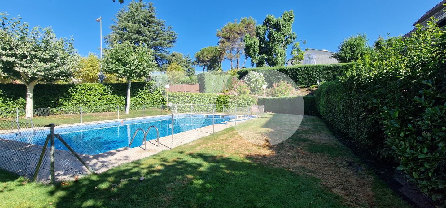 Swimming pool of Attic for sale in Majadahonda  with Air Conditioner and Community pool