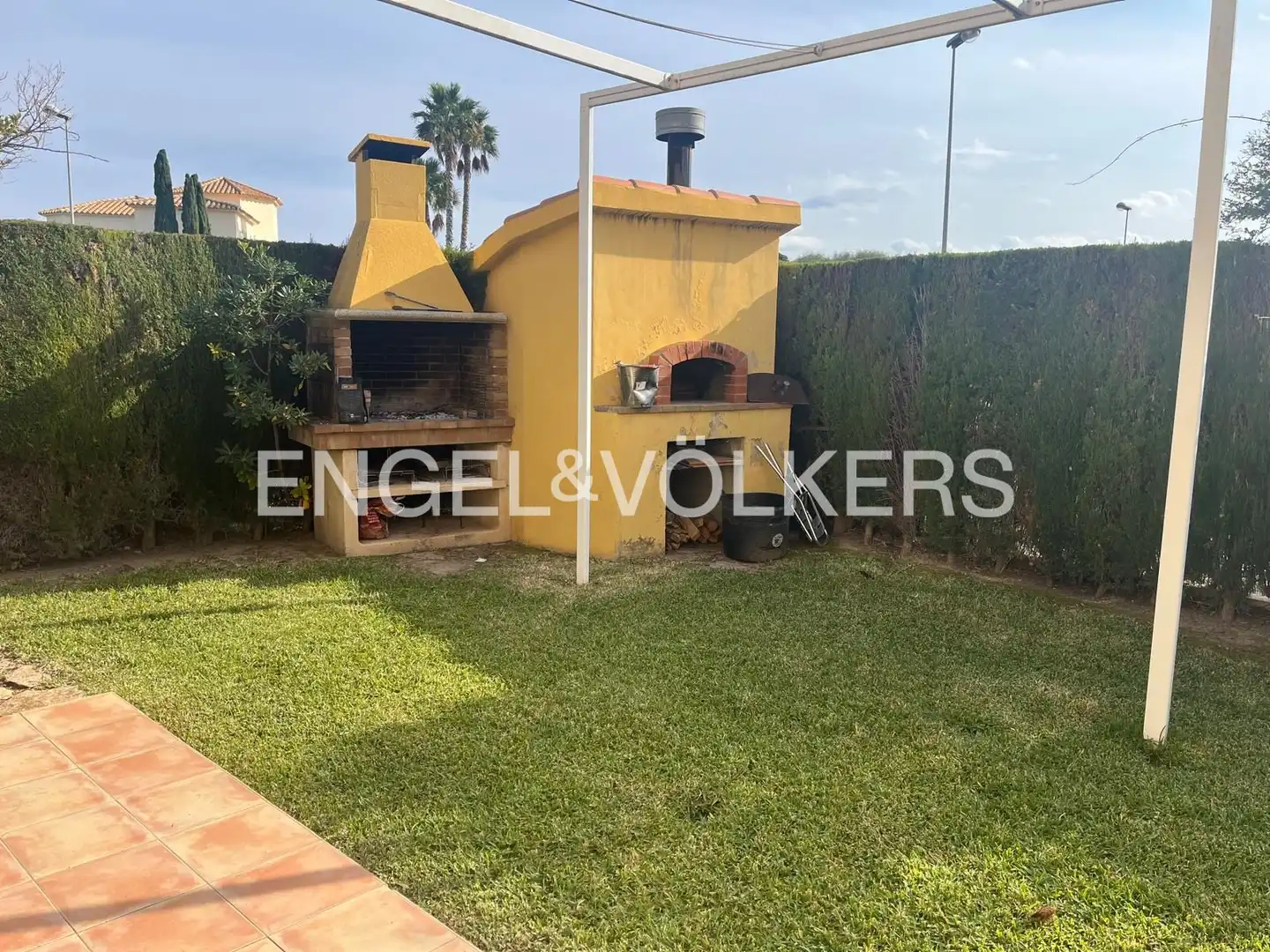 Casa adosada de alquiler en Oliva con Aire acondicionado, Calefacción y Jardín privado