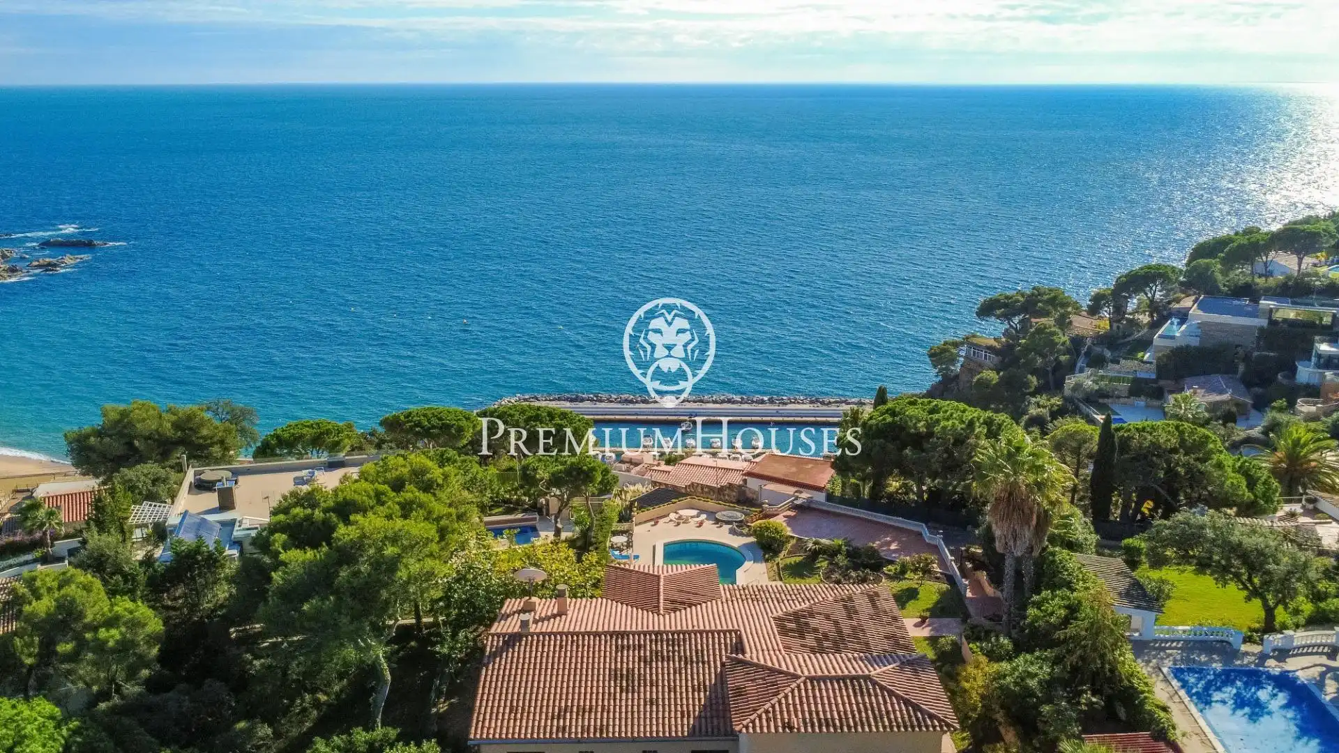 Vista exterior de Casa o xalet en venda en Lloret de Mar amb Calefacció, Jardí privat i Piscina
