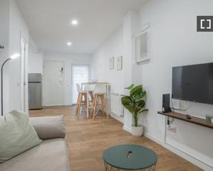 Living room of Flat to rent in  Madrid Capital  with Air Conditioner, Heating and Furnished