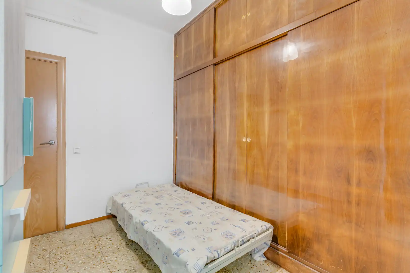 Dormitori de Planta baixa en venda en Barcelona amb Terrassa i Forn