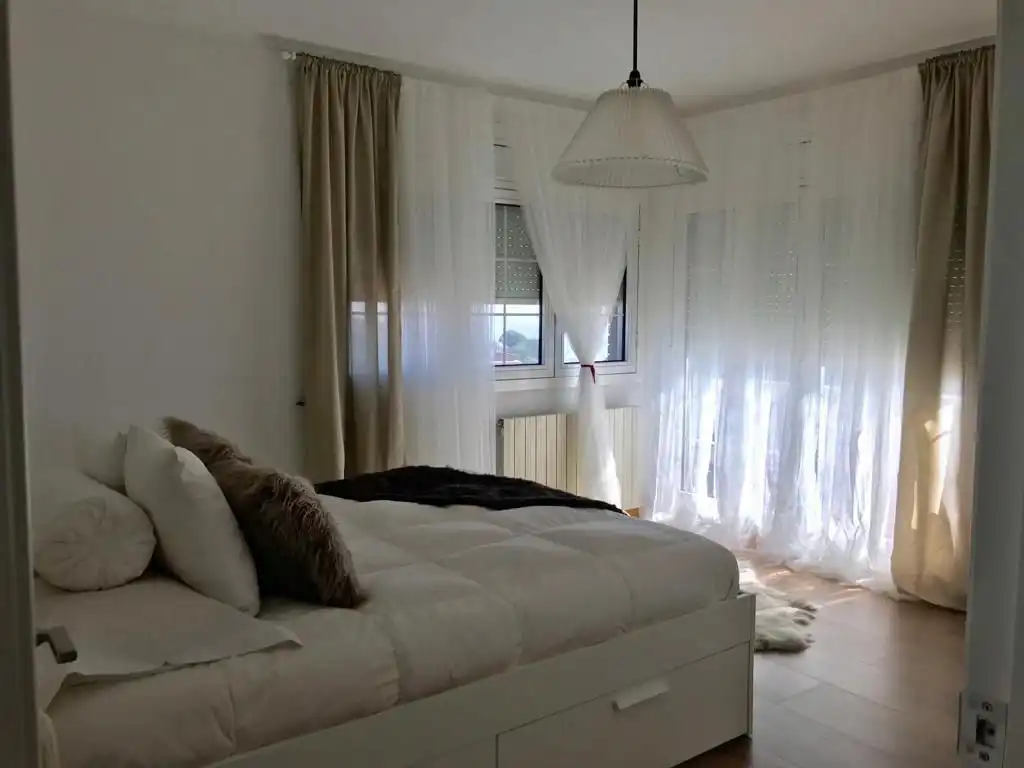 Dormitori de Casa o xalet en venda en Sant Boi de Llobregat amb Aire condicionat, Calefacció i Jardí privat