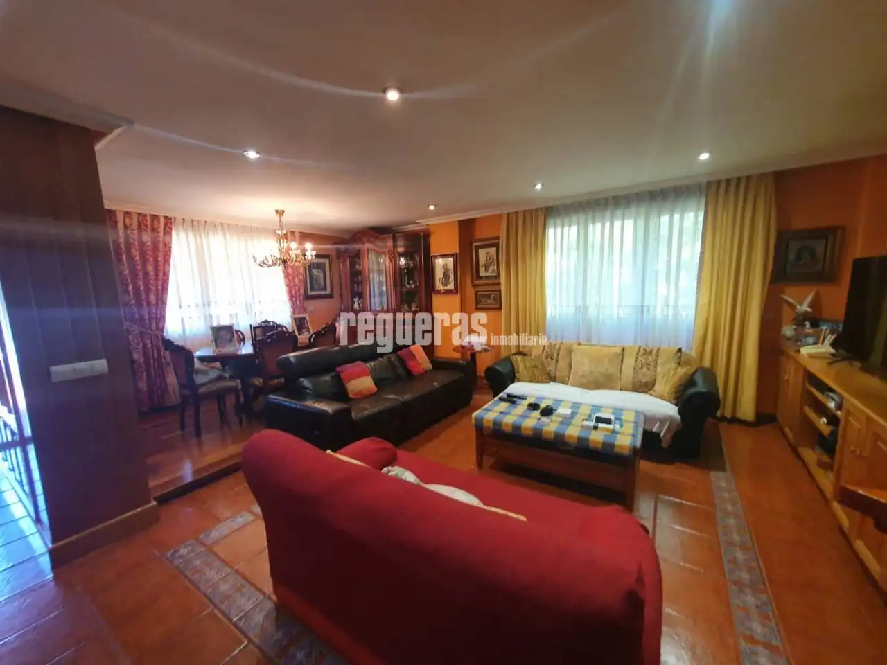 Sala de estar de Casa o chalet en venta en Avilés con Calefacción, Parquet y Terraza