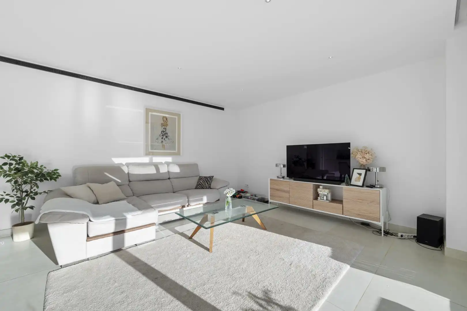 Sala d'estar de Planta baixa en venda en Fuengirola amb Aire condicionat, Jardí privat i Terrassa