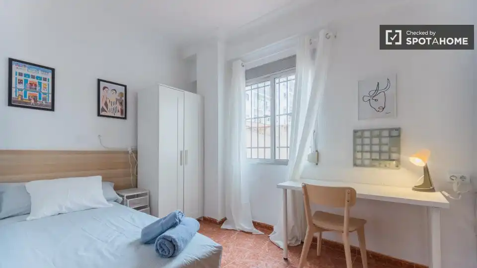Bedroom of Flat for rent in Valencia  with Air Conditioner, Heating and Furnished