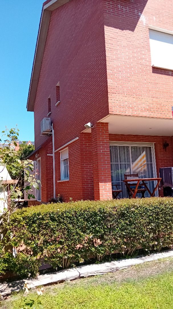 Exterior view of House or chalet to rent in Rivas-Vaciamadrid  with Air Conditioner, Heating and Private garden