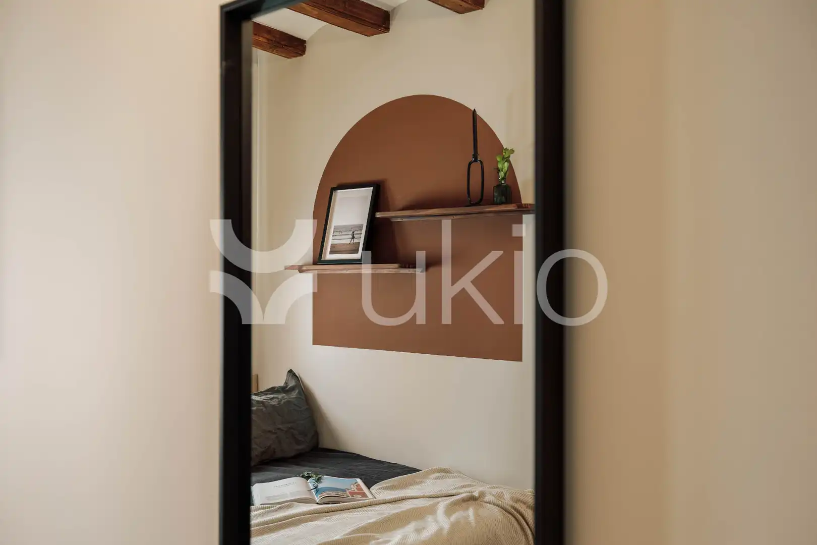 Dormitori de Apartament de lloguer en Barcelona amb Aire condicionat, Calefacció i Moblat