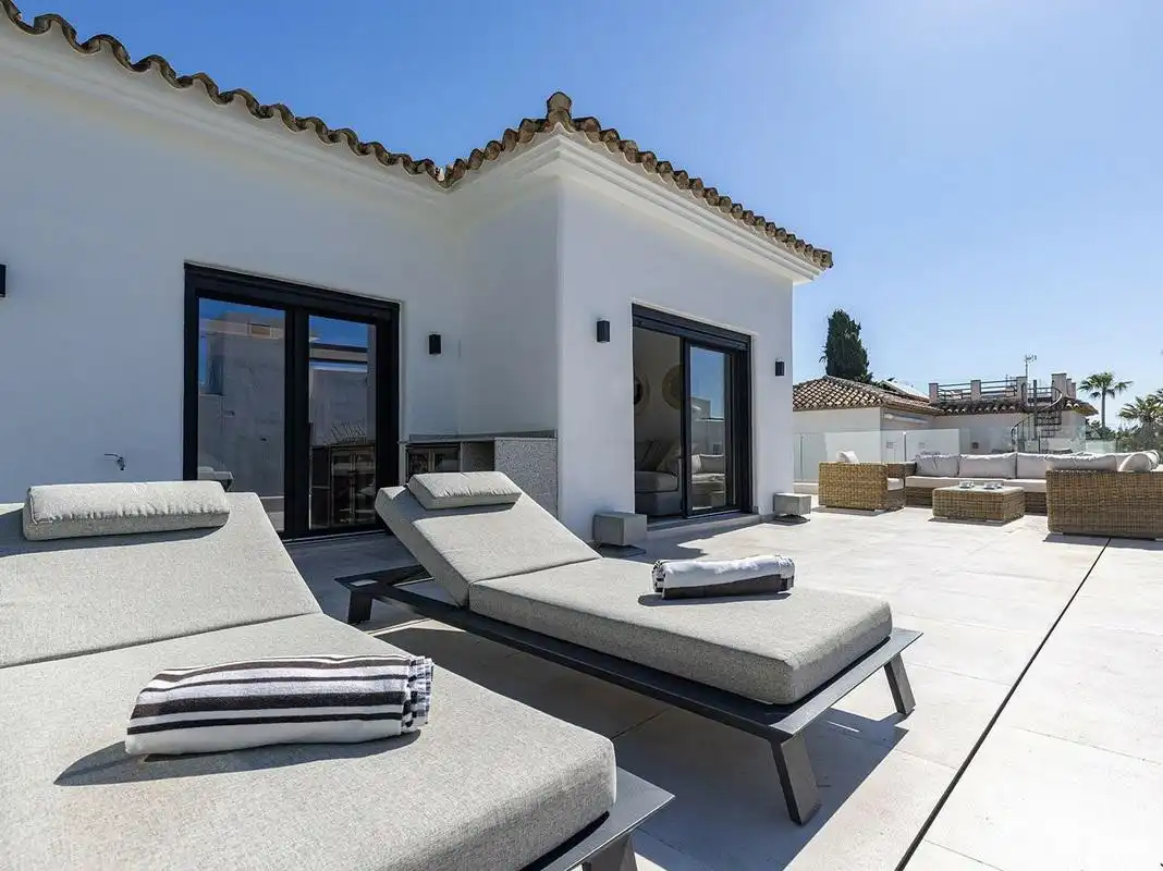 Terrasse von Haus oder Chalet zur Miete in Marbella mit Klimaanlage, Privatgarten und Terrasse