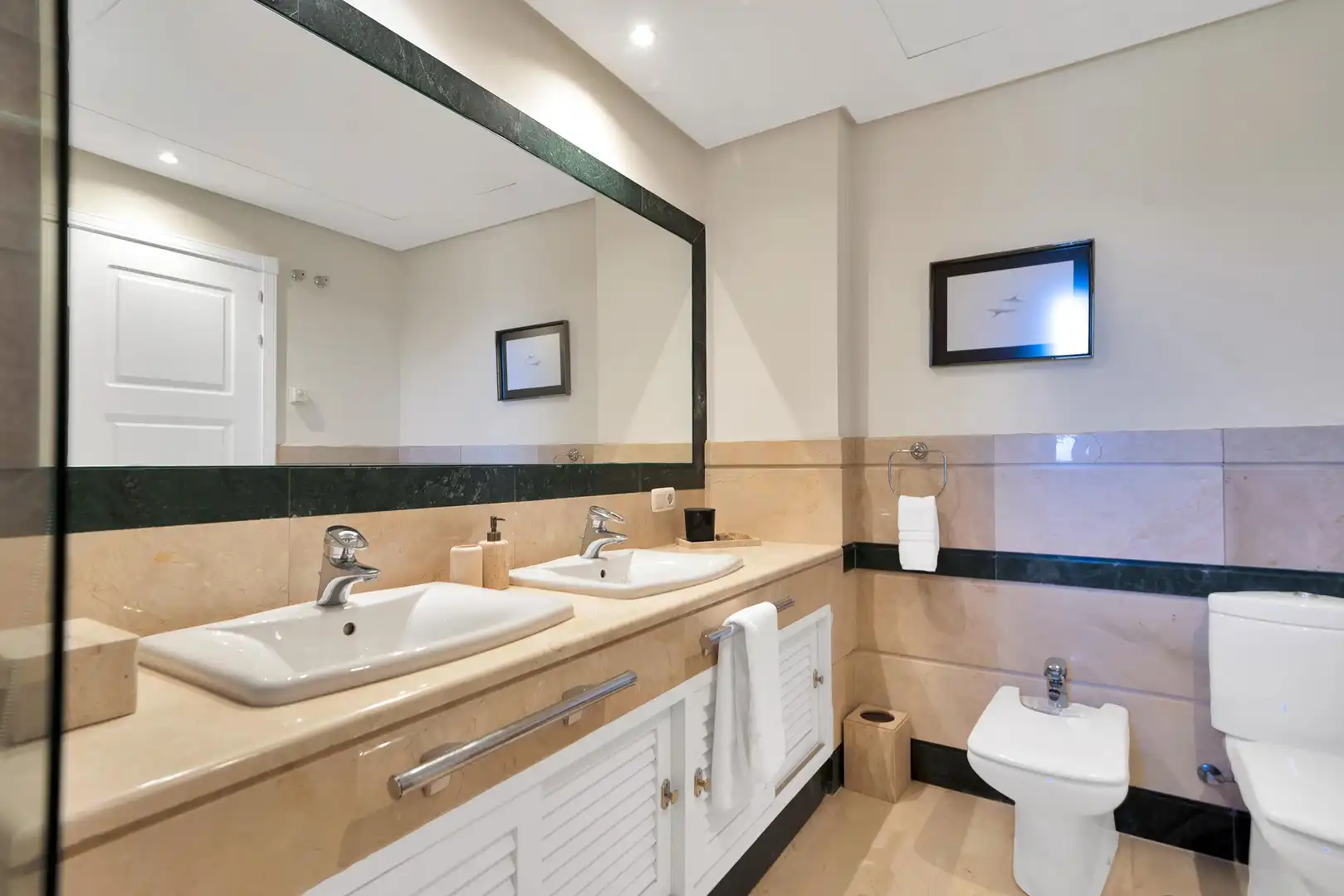 Bany de Apartament en venda en Marbella amb Aire condicionat, Calefacció i Jardí privat