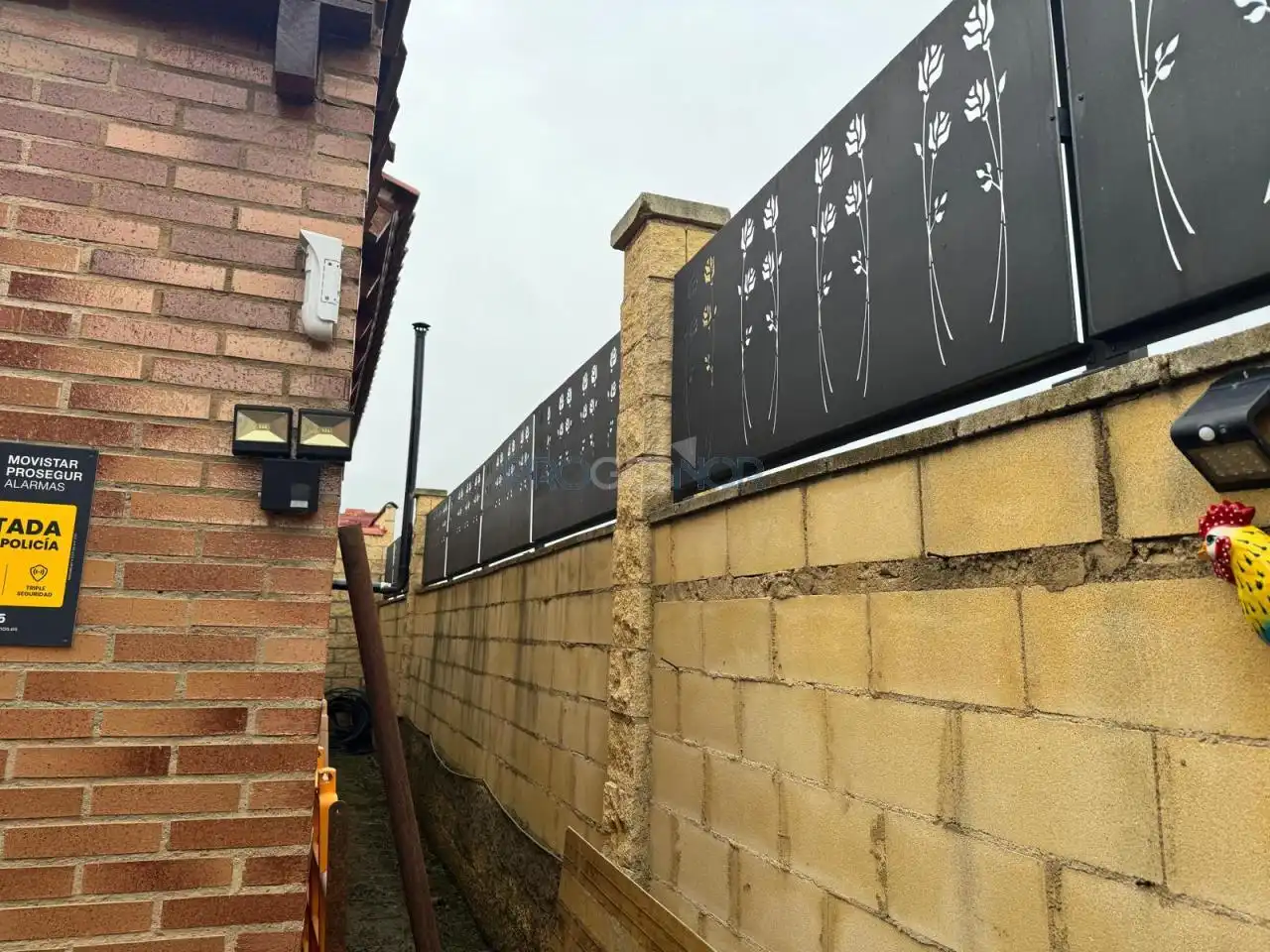 Vista exterior de Casa o chalet en venta en Onzonilla con Calefacción y Jardín privado