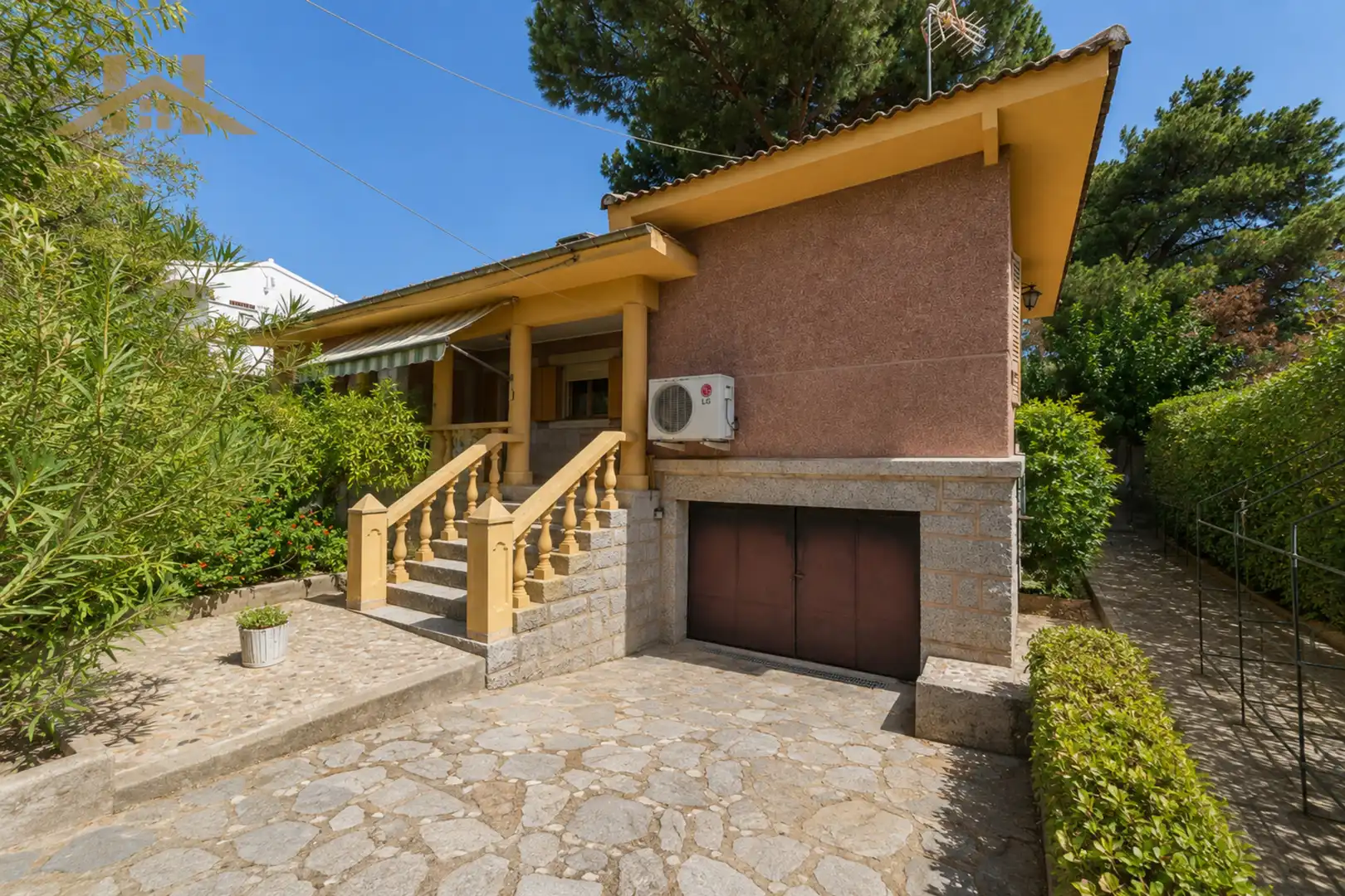 Vista exterior de Casa o chalet en venta en Pozuelo de Alarcón con Aire acondicionado, Calefacción y Jardín privado