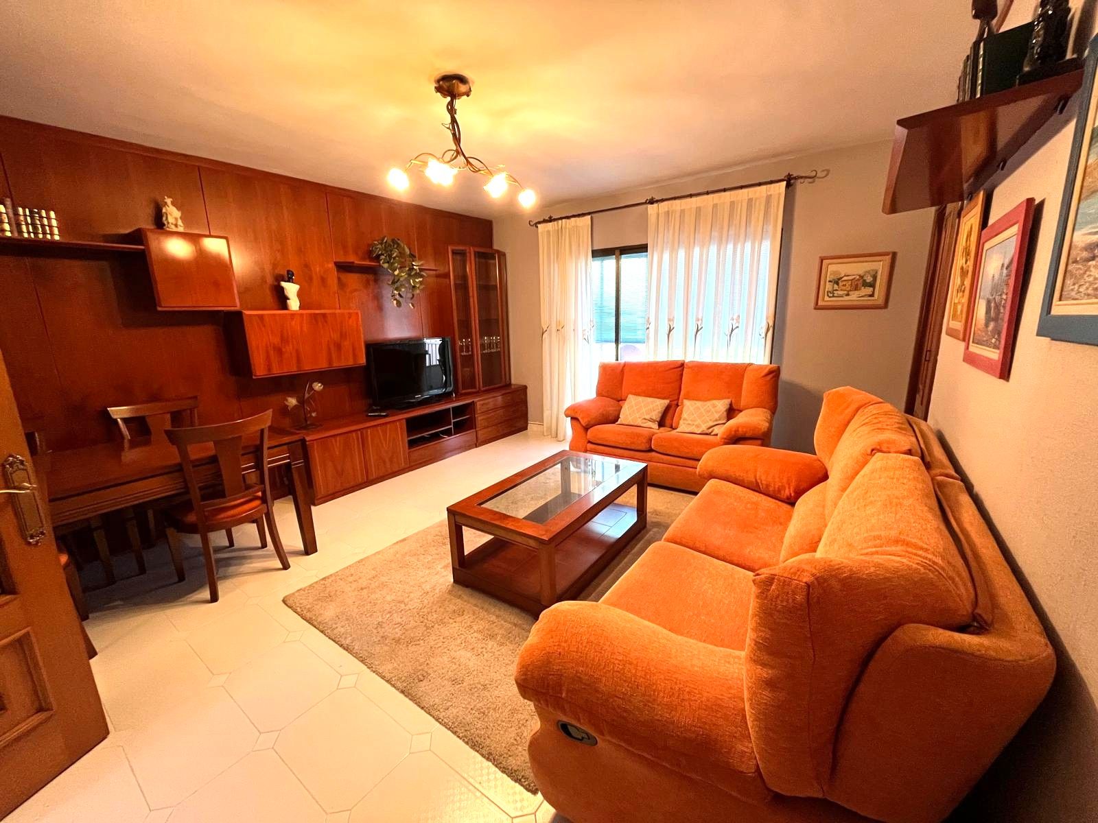 Sala d'estar de Pis en venda en Cuéllar amb Calefacció, Terrassa i Moblat