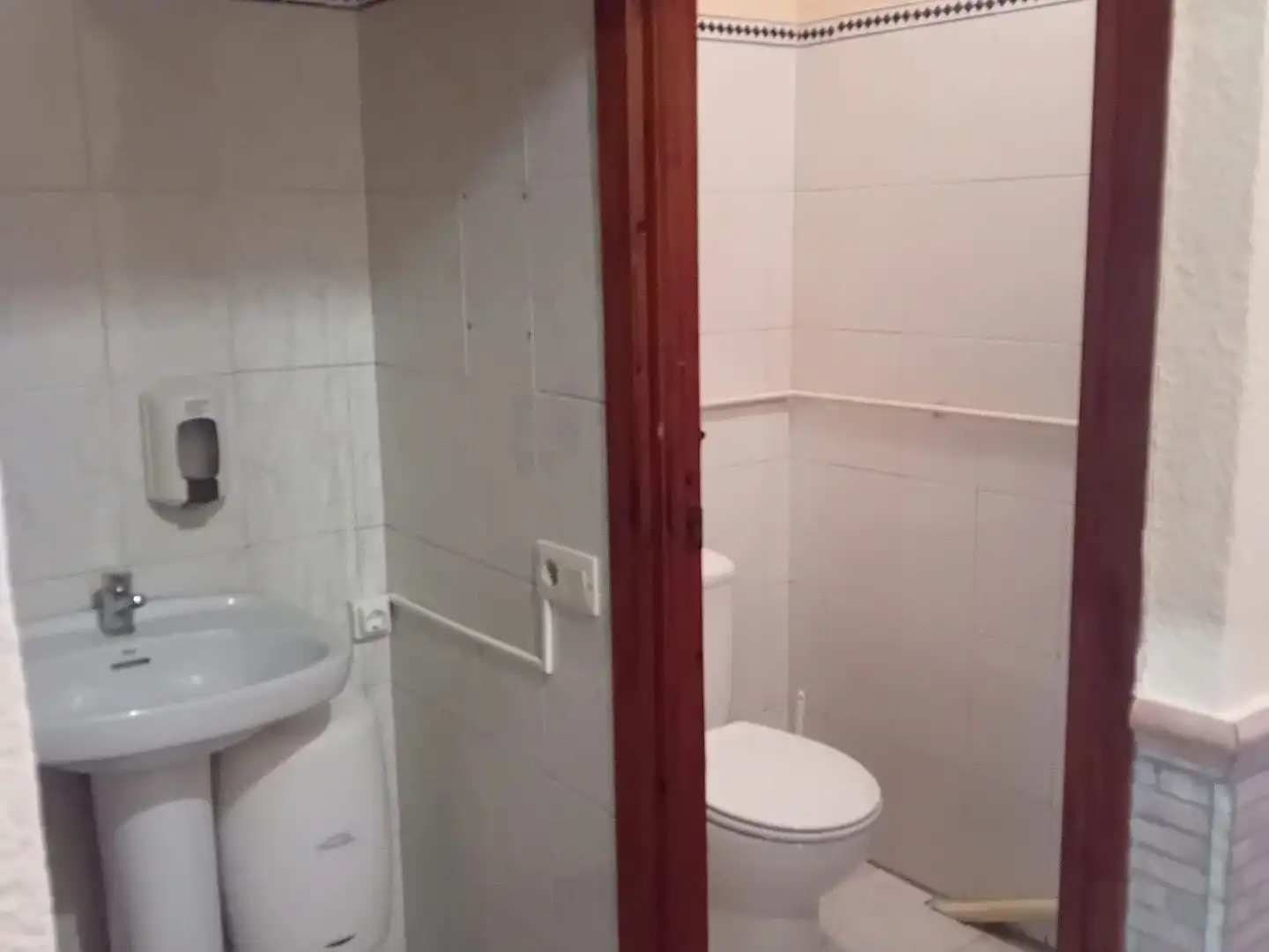 Badezimmer von Geschaftsraum zum Verkauf in Moraira mit Klimaanlage und Heizung