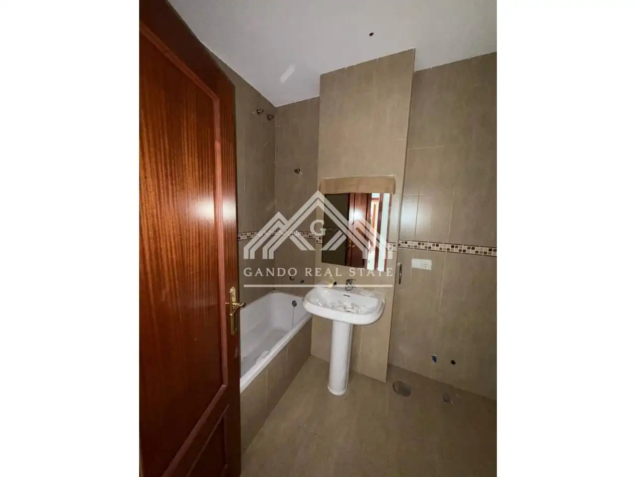 Baño de Piso en venta en Utrera con Trastero y Balcón
