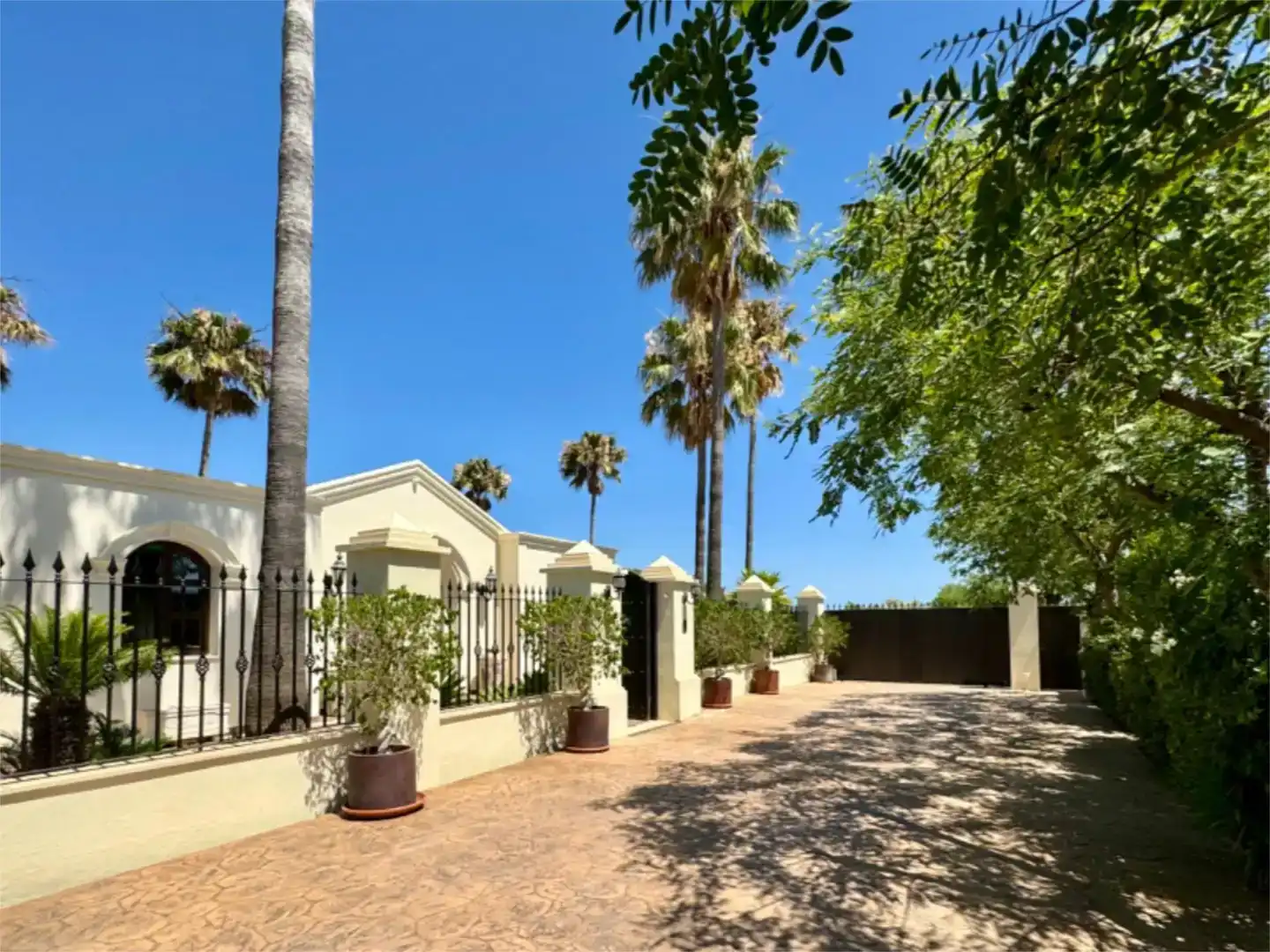 Vista exterior de Piso en venta en Estepona con Aire acondicionado, Jardín privado y Parquet