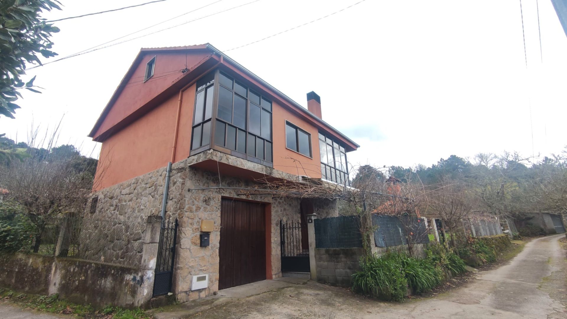 Vista exterior de Casa o xalet en venda en Ourense Capital  amb Calefacció, Jardí privat i Moblat