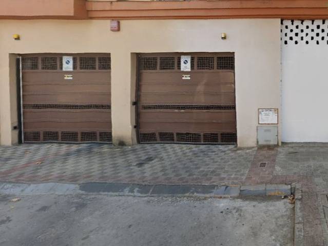 Garaje en Alquiler en Avenida Dos Hermanas, 23 en Oromana