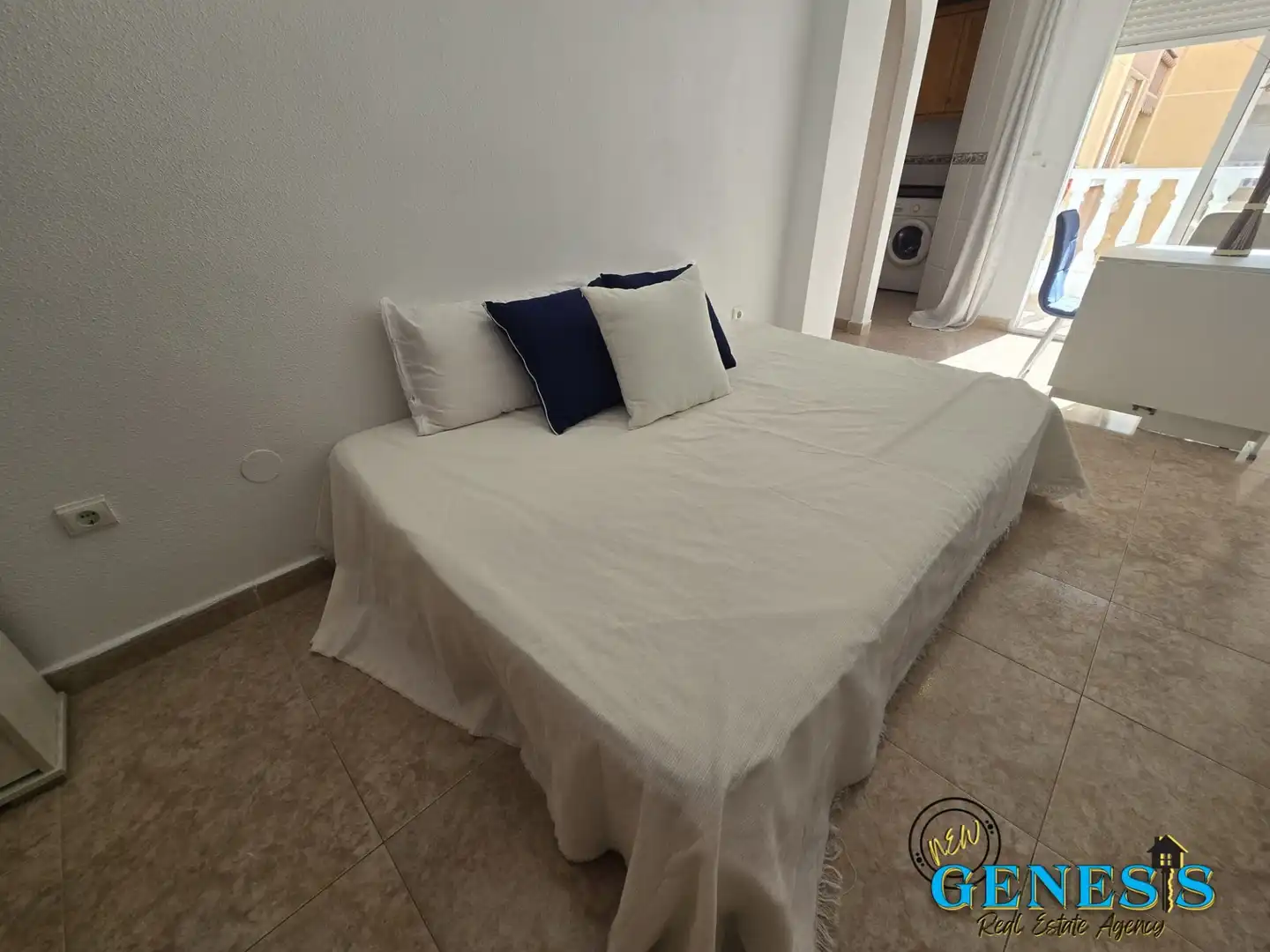 Dormitori de Estudi en venda en Torrevieja amb Moblat, Rentadora i Balcó