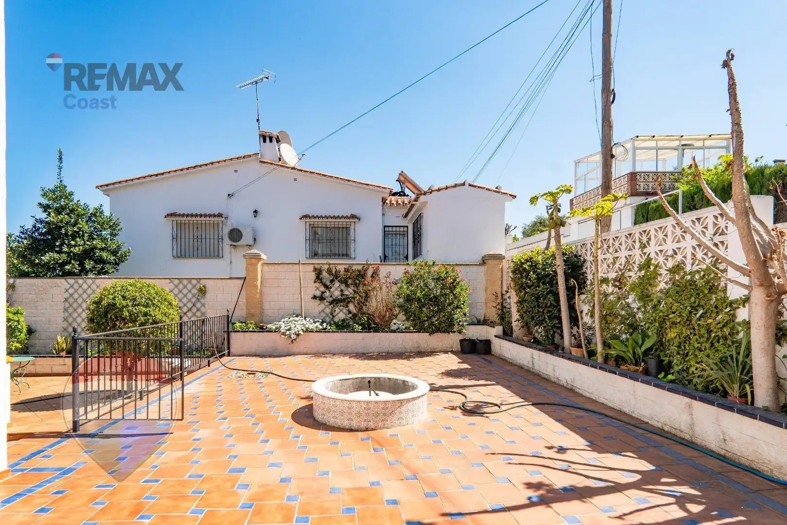 Vista exterior de Casa o xalet en venda en Alhaurín de la Torre amb Piscina comunitària