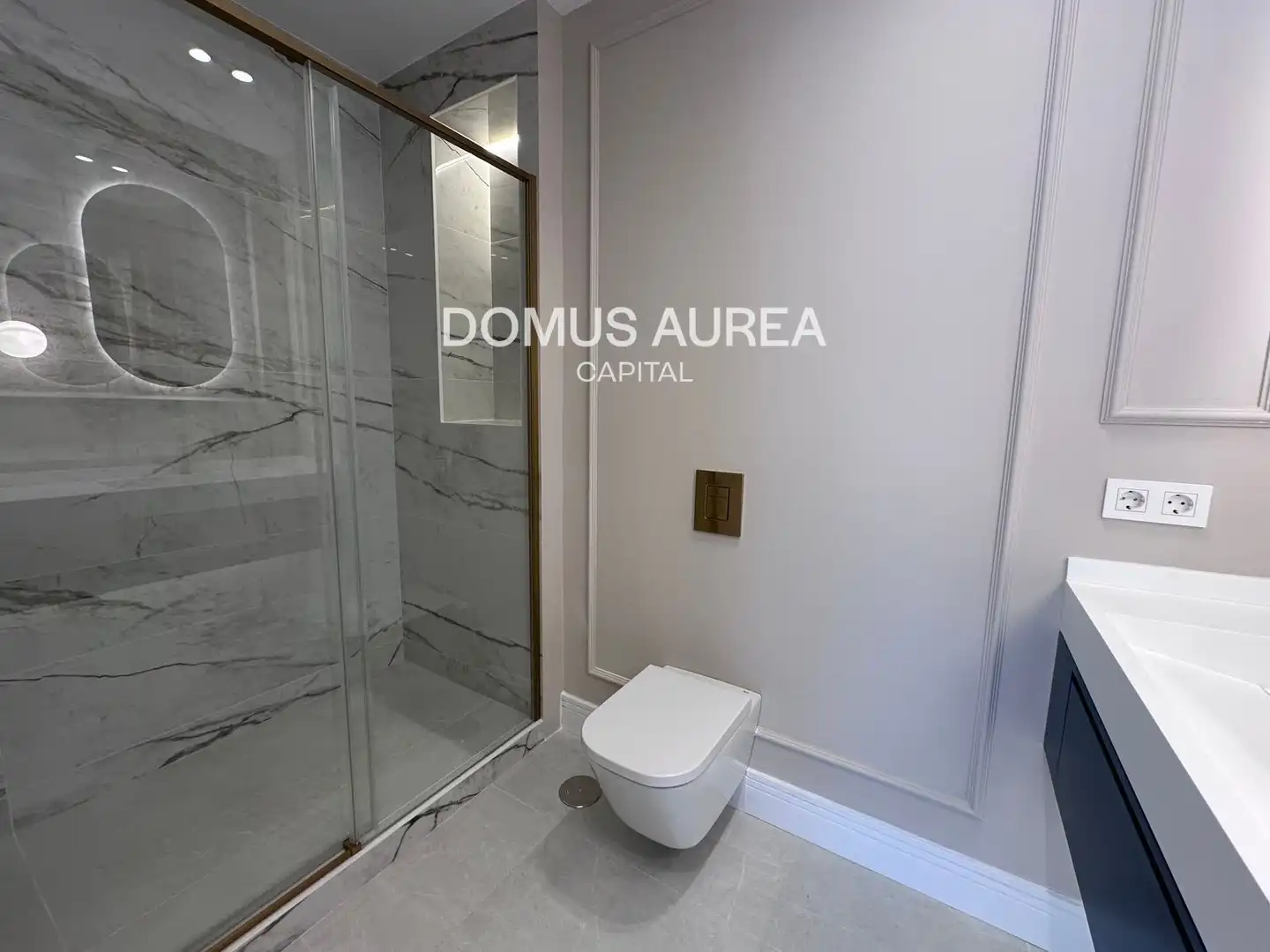 Baño de Piso en venta en Madrid con Aire acondicionado, Calefacción y Amueblado