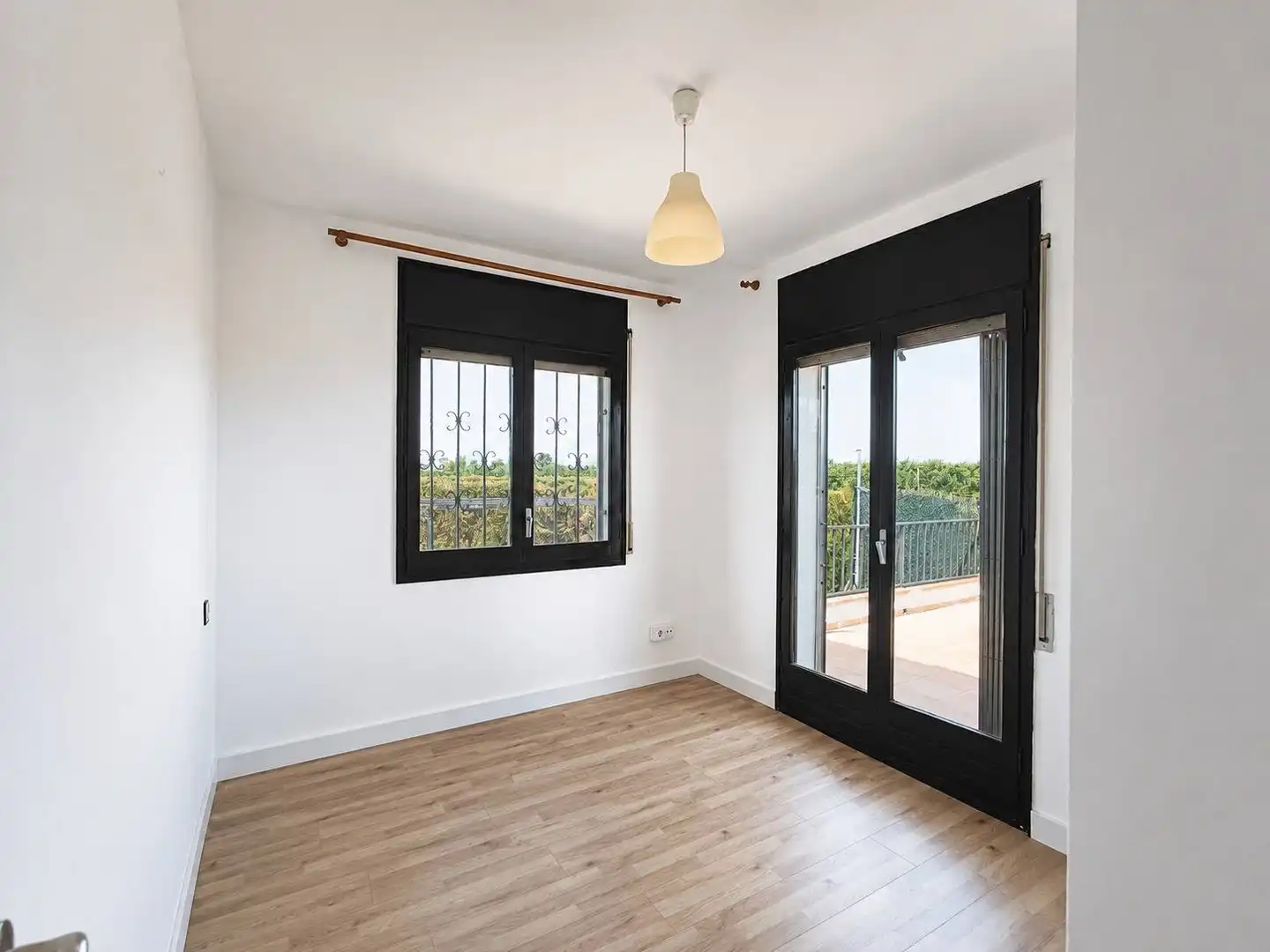 Dormitori de Casa o xalet en venda en Sant Pere Pescador amb Calefacció, Parquet i Terrassa