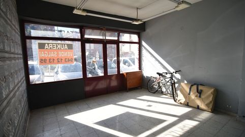 Local comercial en Sansaburu,última actividad Tapiceria, se vende con toda la maquinaria.