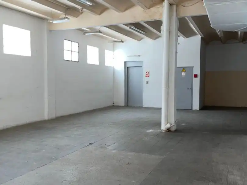 Industriegebäude zum Verkauf in Escultor Llimona 52