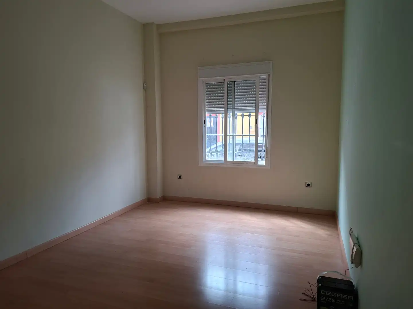 Dormitori de Planta baixa en venda en Dos Hermanas amb Parquet