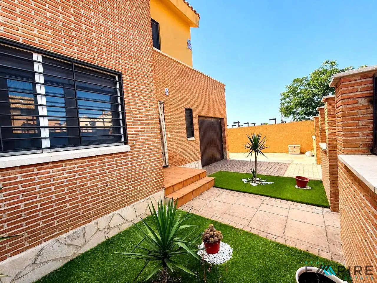 Terrassa de Casa adosada en venda en Noez amb Calefacció i Jardí privat