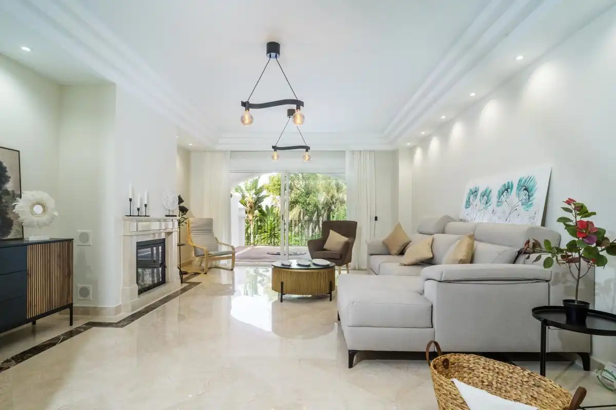 Living room of Flat for sale in Marbella  with Air Conditioner, Heating and Private garden