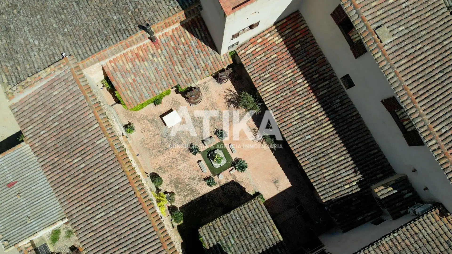 Außenansicht von Country house zum Verkauf in Fontanars dels Alforins mit Klimaanlage, Heizung und Privatgarten