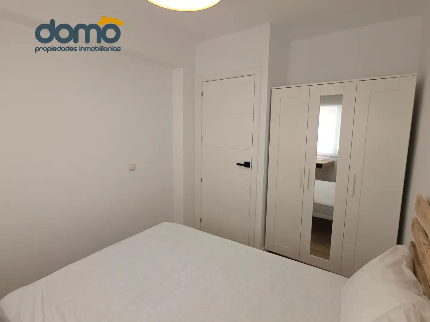 Dormitori de Pis per a compartir en Almería amb Aire condicionat, Moblat i Forn