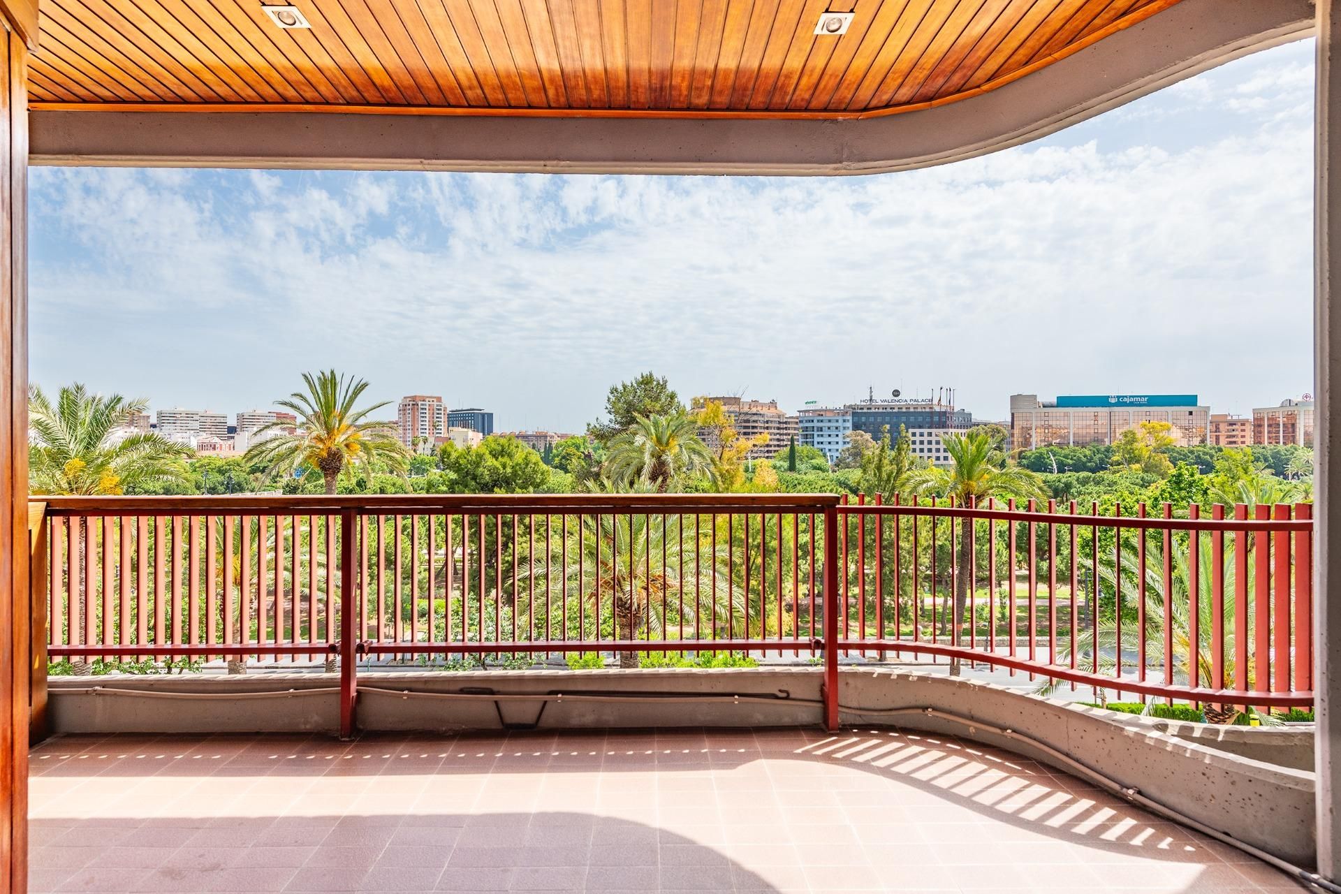 Flat for sale in Avenida JACINTO BENAVENTE, Gran Via