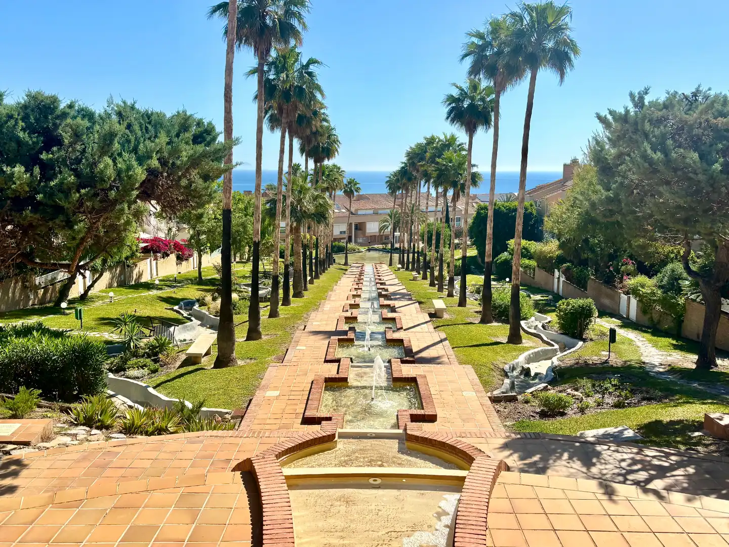 Außenansicht von Einfamilien-Reihenhaus zum Verkauf in Alicante / Alacant mit Klimaanlage, Privatgarten und Terrasse