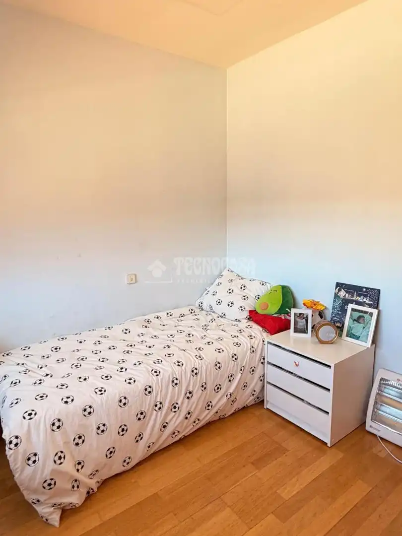 Habitación de Ático en venta en Valdemoro con Calefacción, Terraza y Trastero