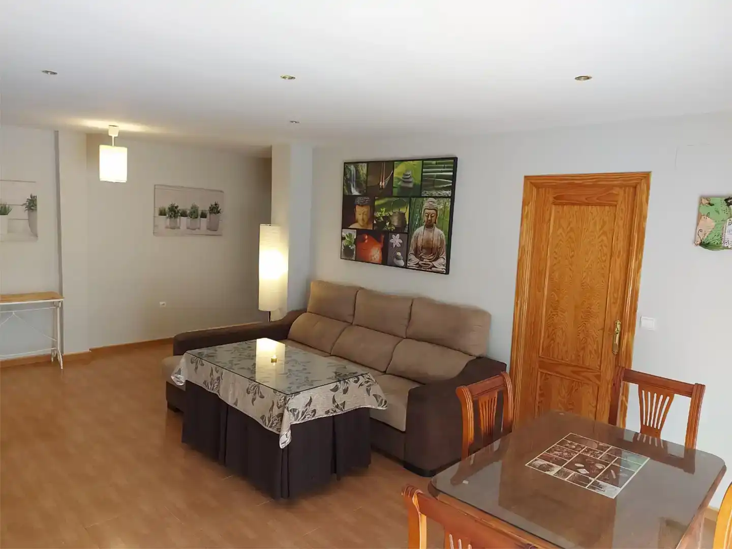 Wohnzimmer von Wohnung zur Miete in Trujillo mit Klimaanlage, Privatgarten und Parkett