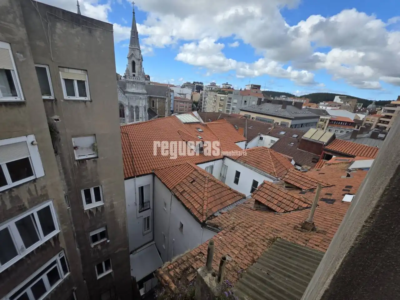Vista exterior de Apartamento en venta en Avilés con Calefacción