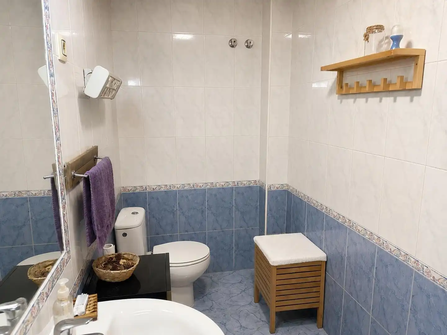 Badezimmer von Wohnung zum Verkauf in Candeleda mit Klimaanlage