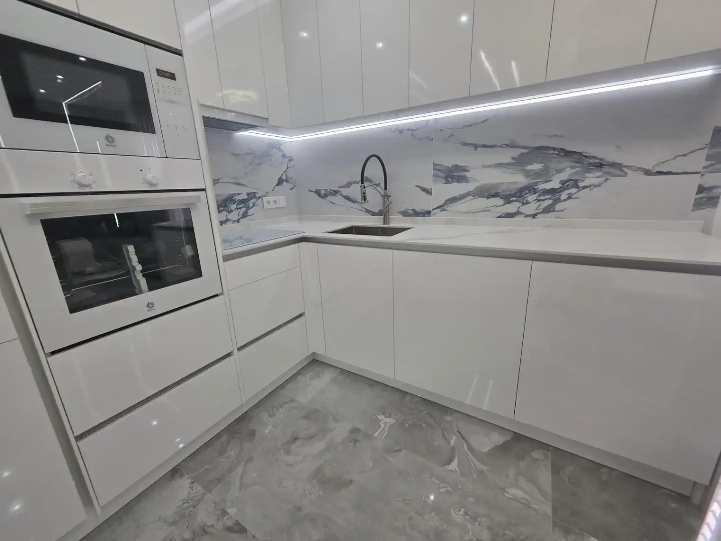 Cocina de Piso en venta en Benidorm con Aire acondicionado, Calefacción y Jardín privado