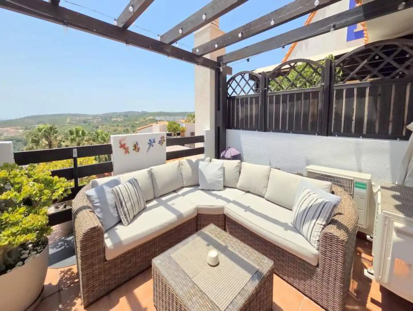 Terrasse von Dachboden zum Verkauf in Manilva mit Klimaanlage, Terrasse und Möbliert
