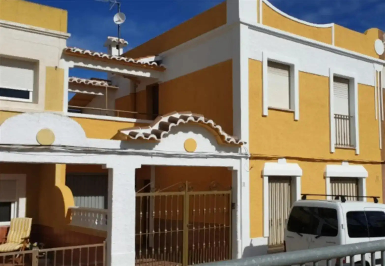 Vista exterior de Casa adosada en venda en Els Poblets amb Aire condicionat, Traster i Moblat